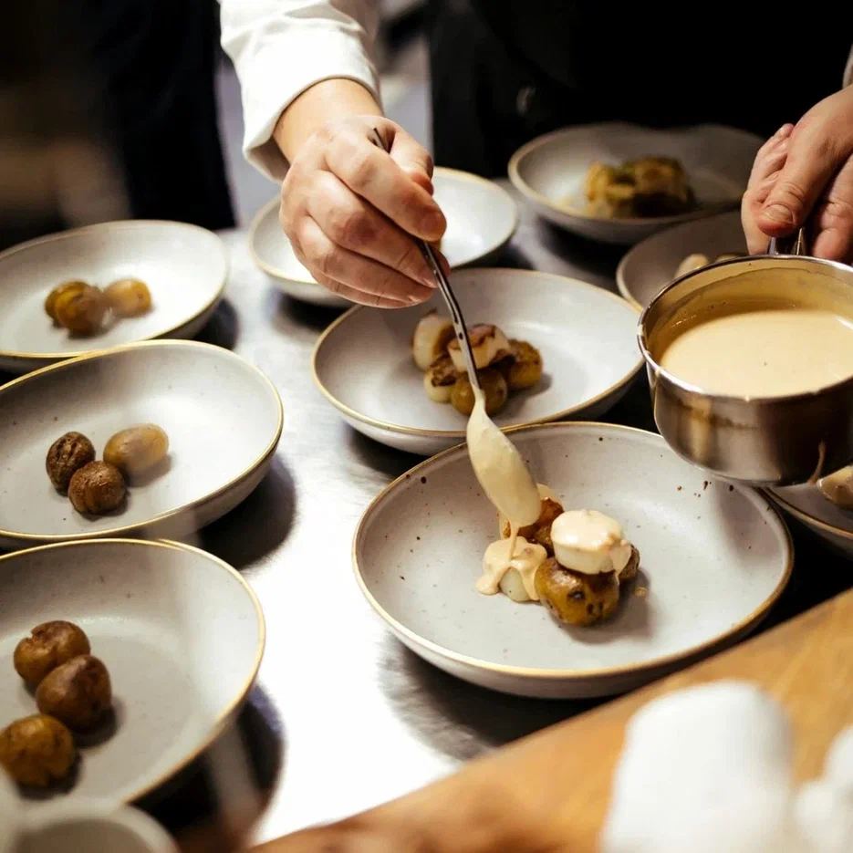 В Петербурге пройдет серия ужинов LovЕat от семи известных ресторанов (фото 1)