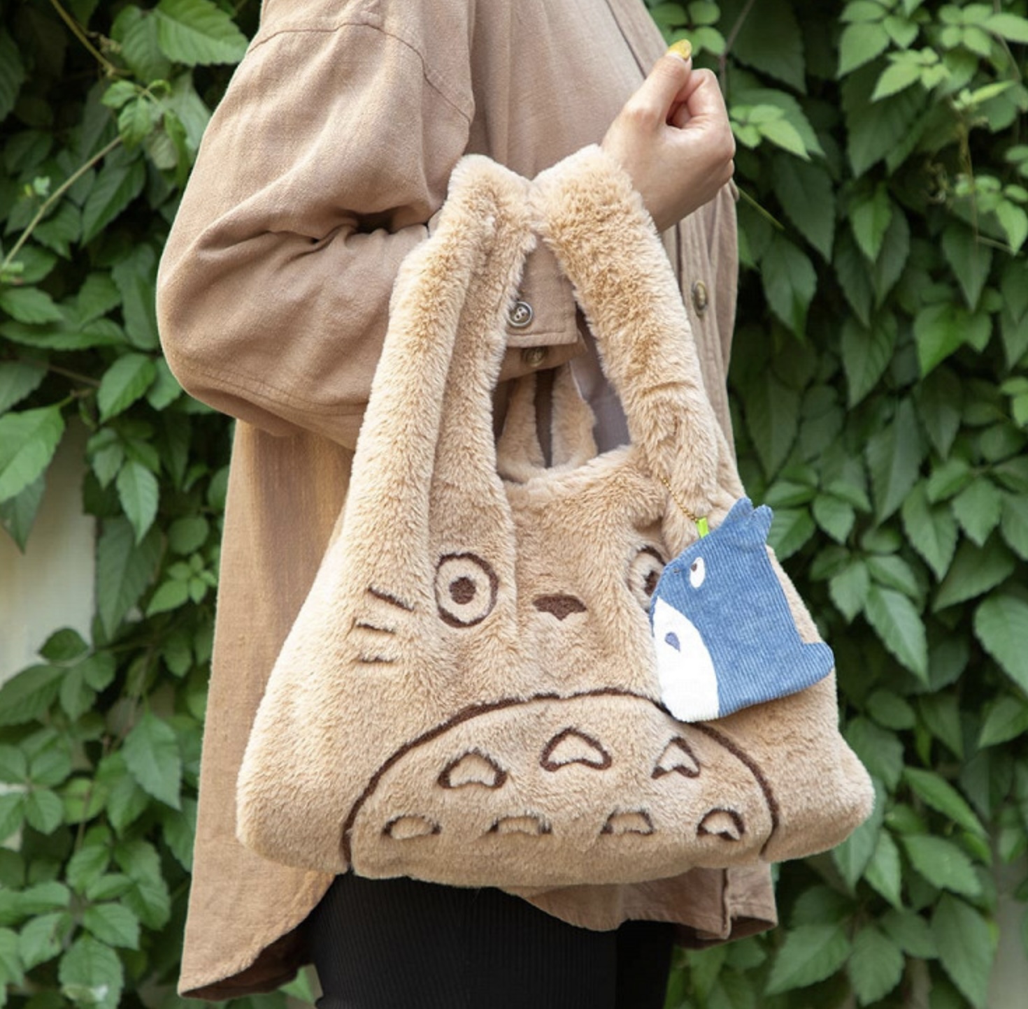 Студия Ghibli выпустила коллекцию сумок по мотивам мультфильма «Мой сосед Тоторо» (фото 2)