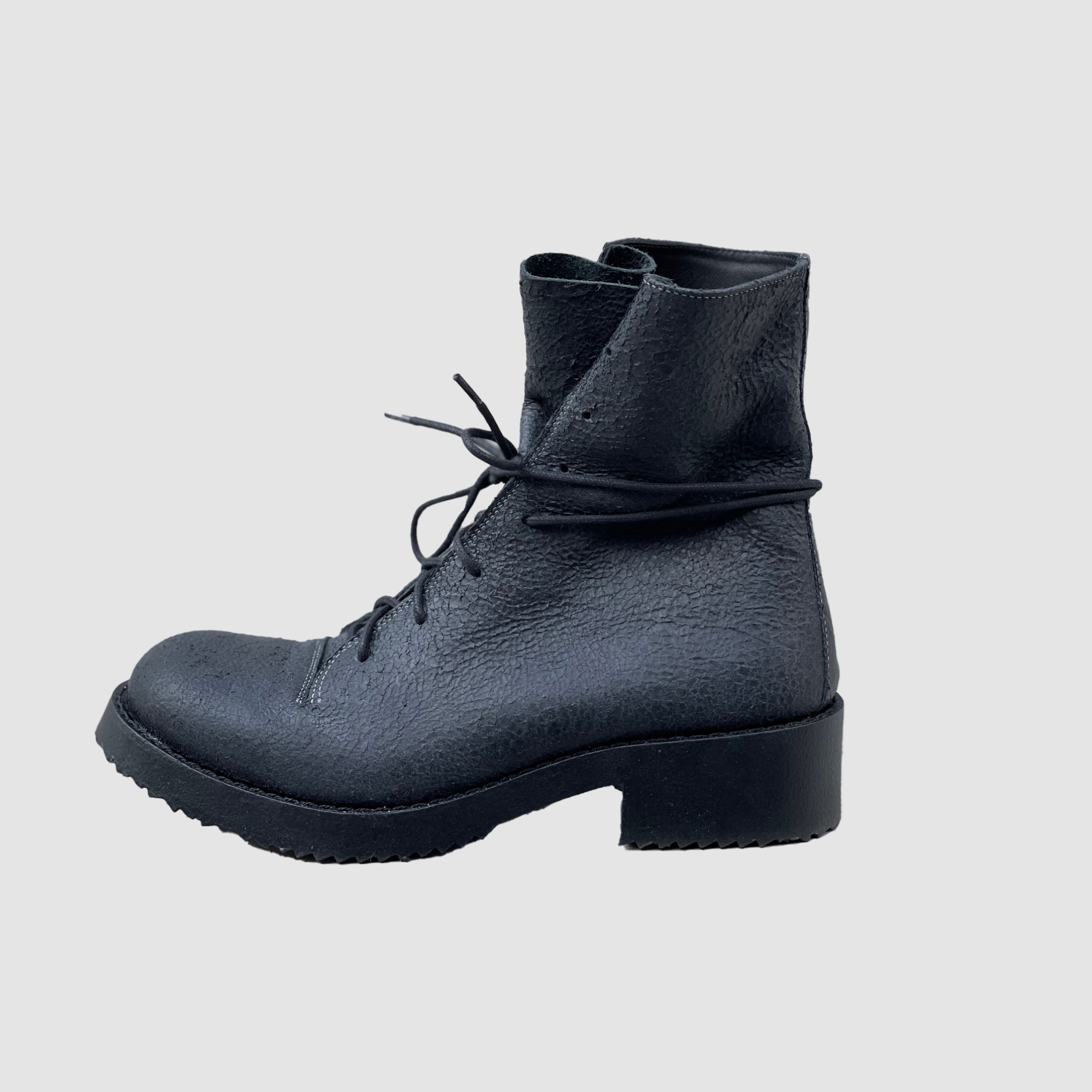 Кроссовки из нубука, непромокаемые дутики и ботфорты: какую обувь носить этой осенью и зимой? Выбор BURO. (фото 39)