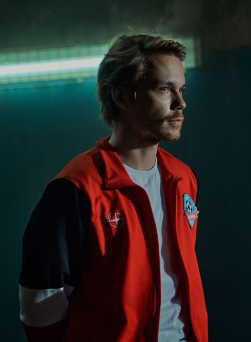 «В кино все началось со случайности»: Роман Евдокимов о новых проектах и работе в театре (фото 3)