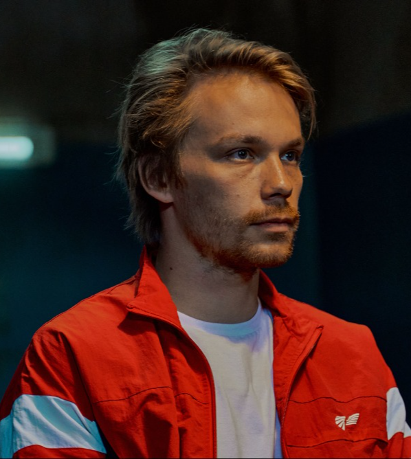 «В кино все началось со случайности»: Роман Евдокимов о новых проектах и работе в театре (фото 5)