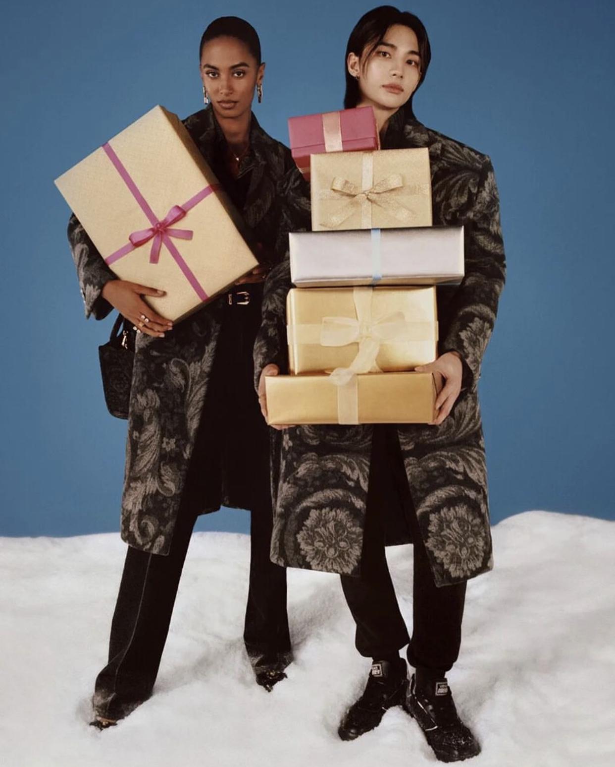 Участник кей-поп-группы Stray Kids Хенджин снялся в кампании Versace (фото 1)