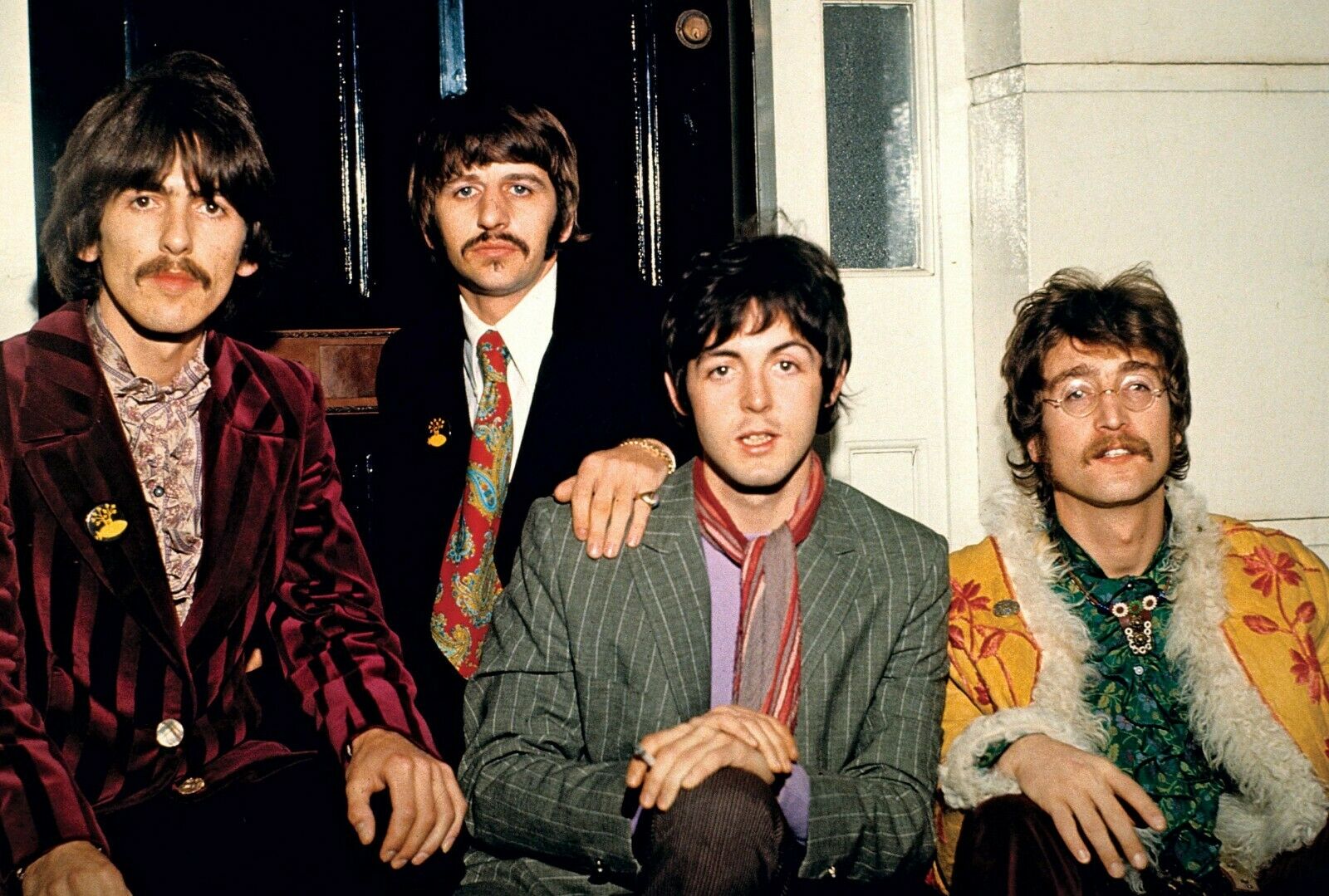 The Beatles возглавила британский чарт с песней «Now and then» (фото 1)