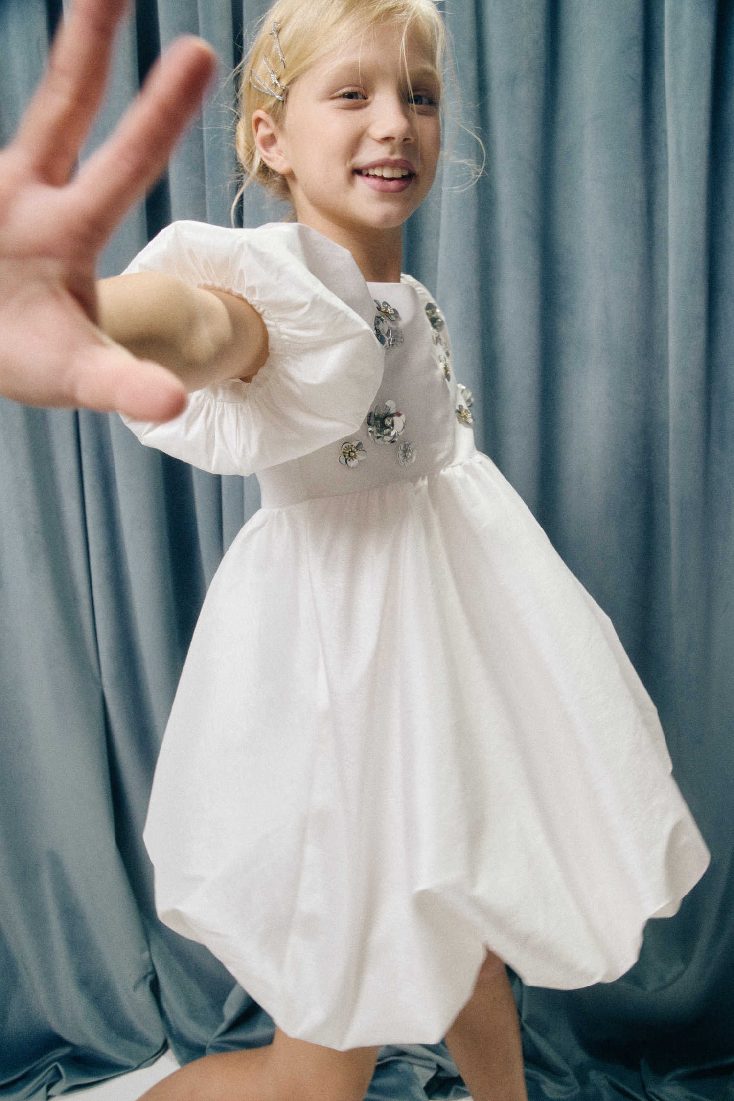 Банты, пайетки и бархат: Limé показал детскую новогоднюю коллекцию (фото 12)