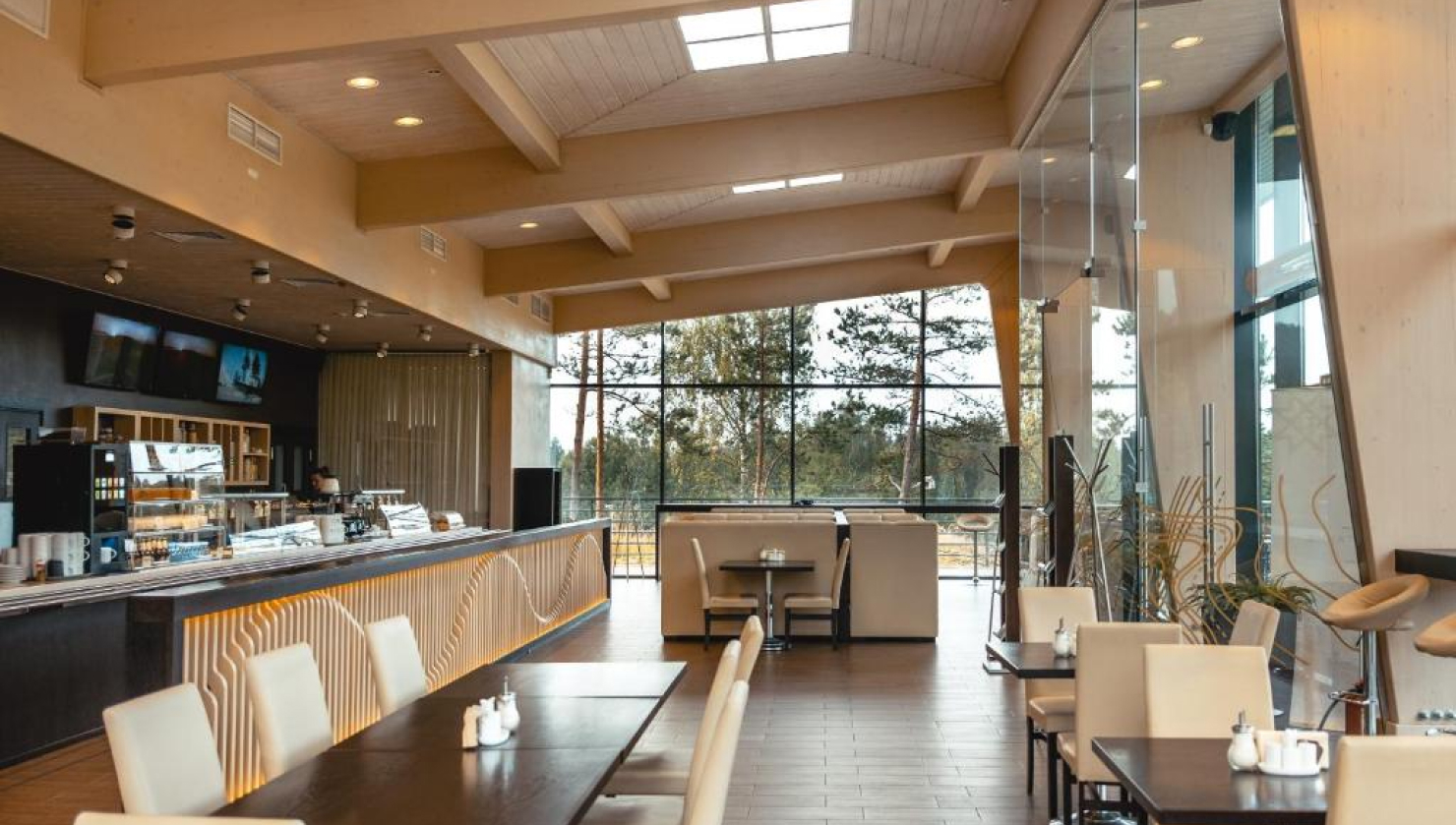 В Мурманске, Карелии и Калининграде: 5 классных отелей для зимнего отдыха в России (фото 11)