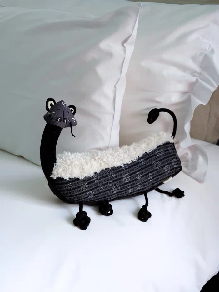 Постельное белье, свечи, диффузоры, игрушки и кулоны: «Рихтер» показал предновогодние коллекции (фото 9)