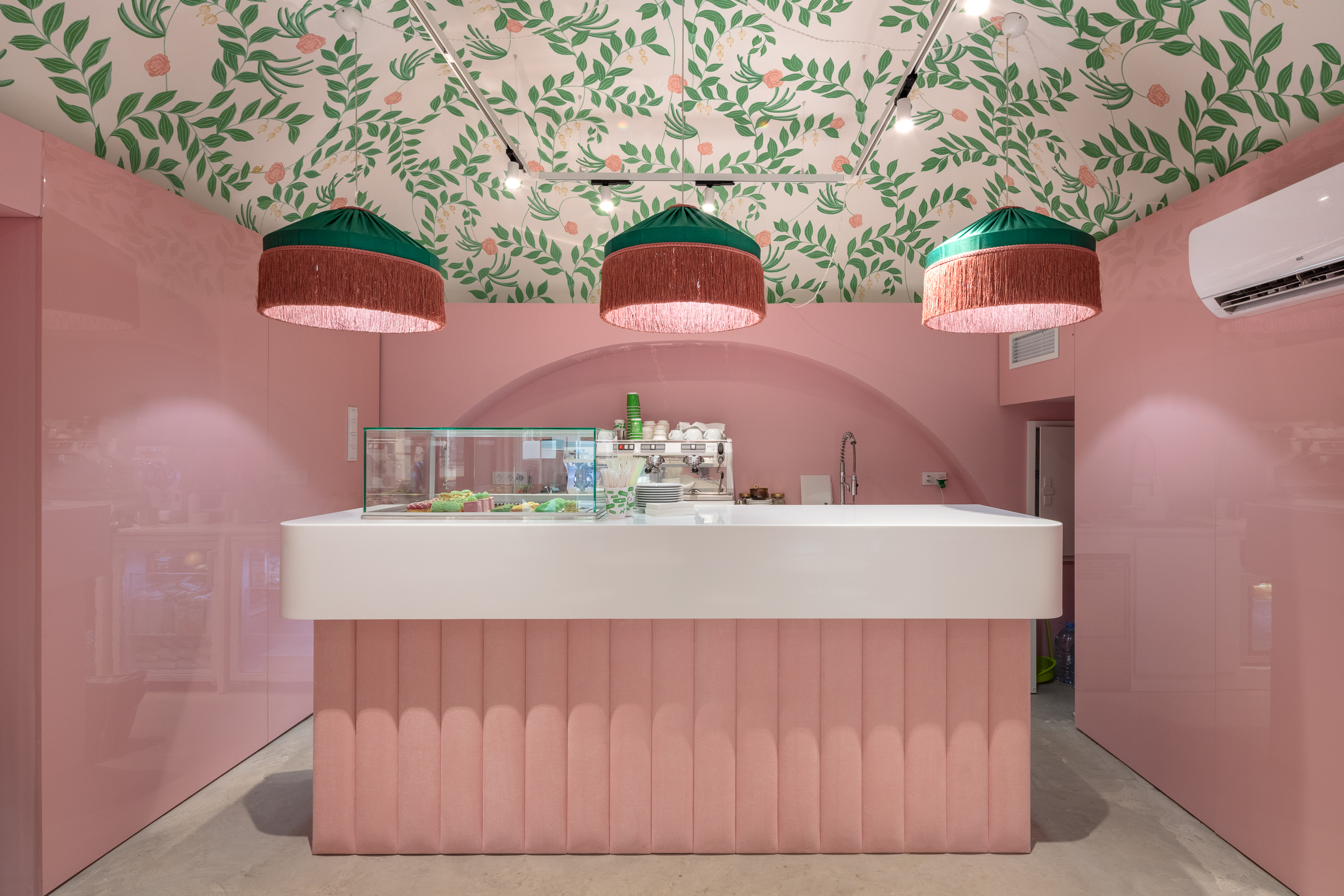 Фотоспам: 7 стильных локаций, где покупают вещи, читают книги и делают классные снимки для соцсетей (фото 4)