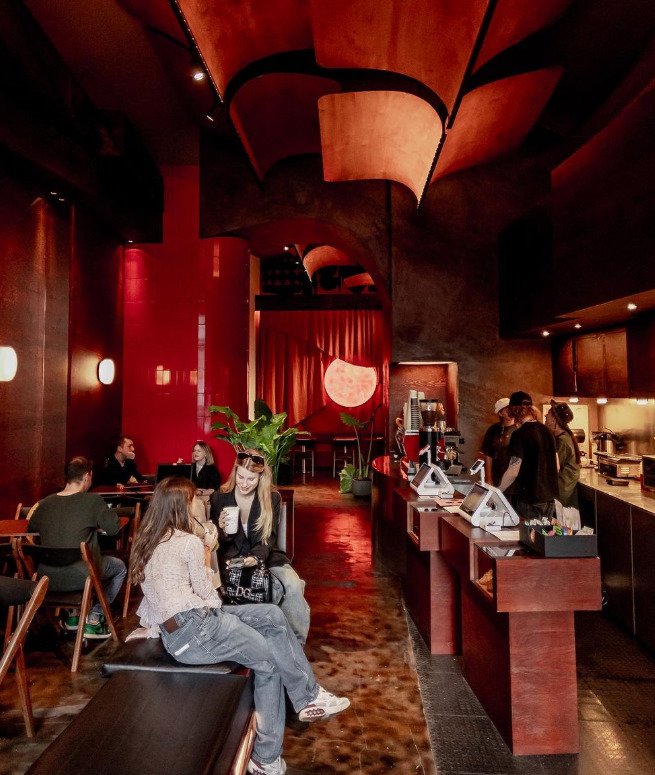 Фотоспам: 7 стильных локаций, где покупают вещи, читают книги и делают классные снимки для соцсетей (фото 7)