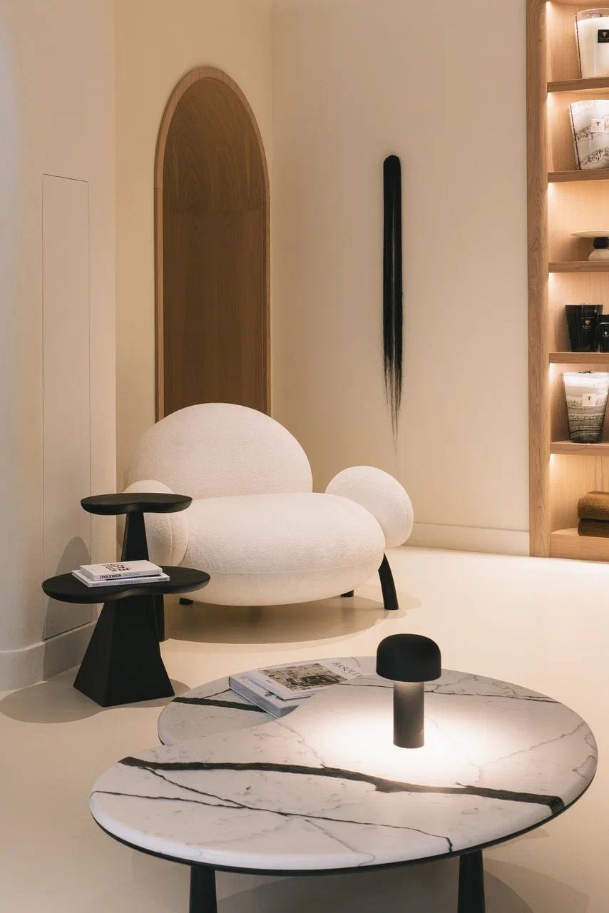 Фотоспам: 7 стильных локаций, где покупают вещи, читают книги и делают классные снимки для соцсетей (фото 13)