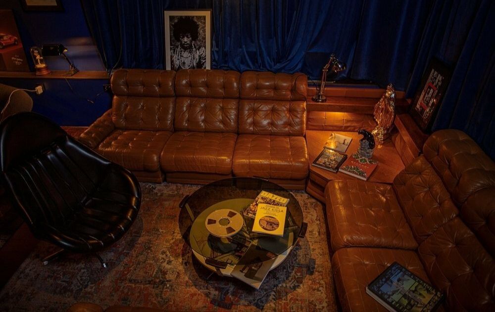 Фотоспам: 7 стильных локаций, где покупают вещи, читают книги и делают классные снимки для соцсетей (фото 17)