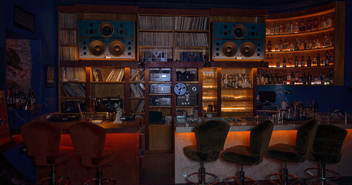 Фотоспам: 7 стильных локаций, где покупают вещи, читают книги и делают классные снимки для соцсетей (фото 18)