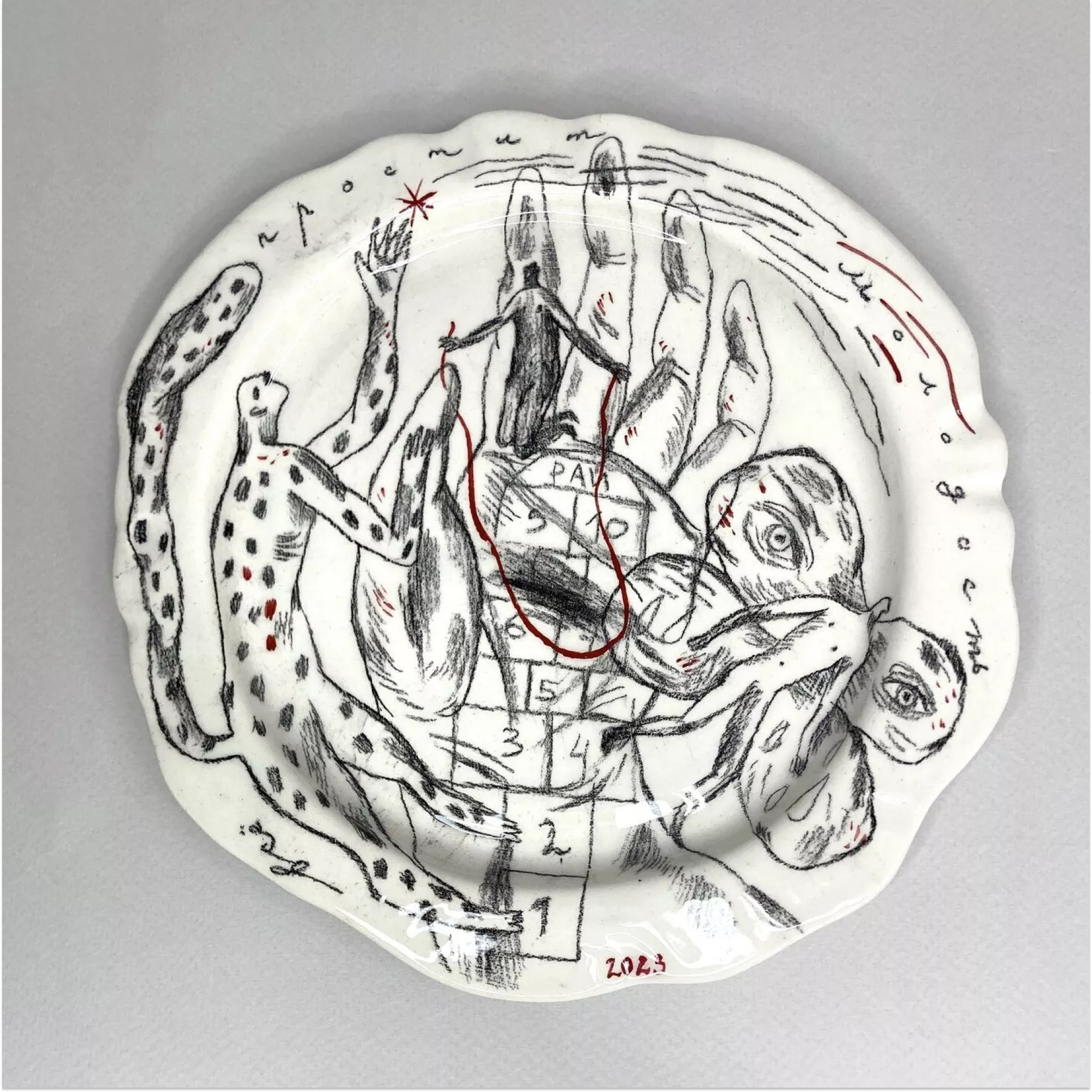 Цикл лекций, сферическое зеркало, настенный бутерброд с икрой: 20 арт-подарков себе и близким (фото 11)