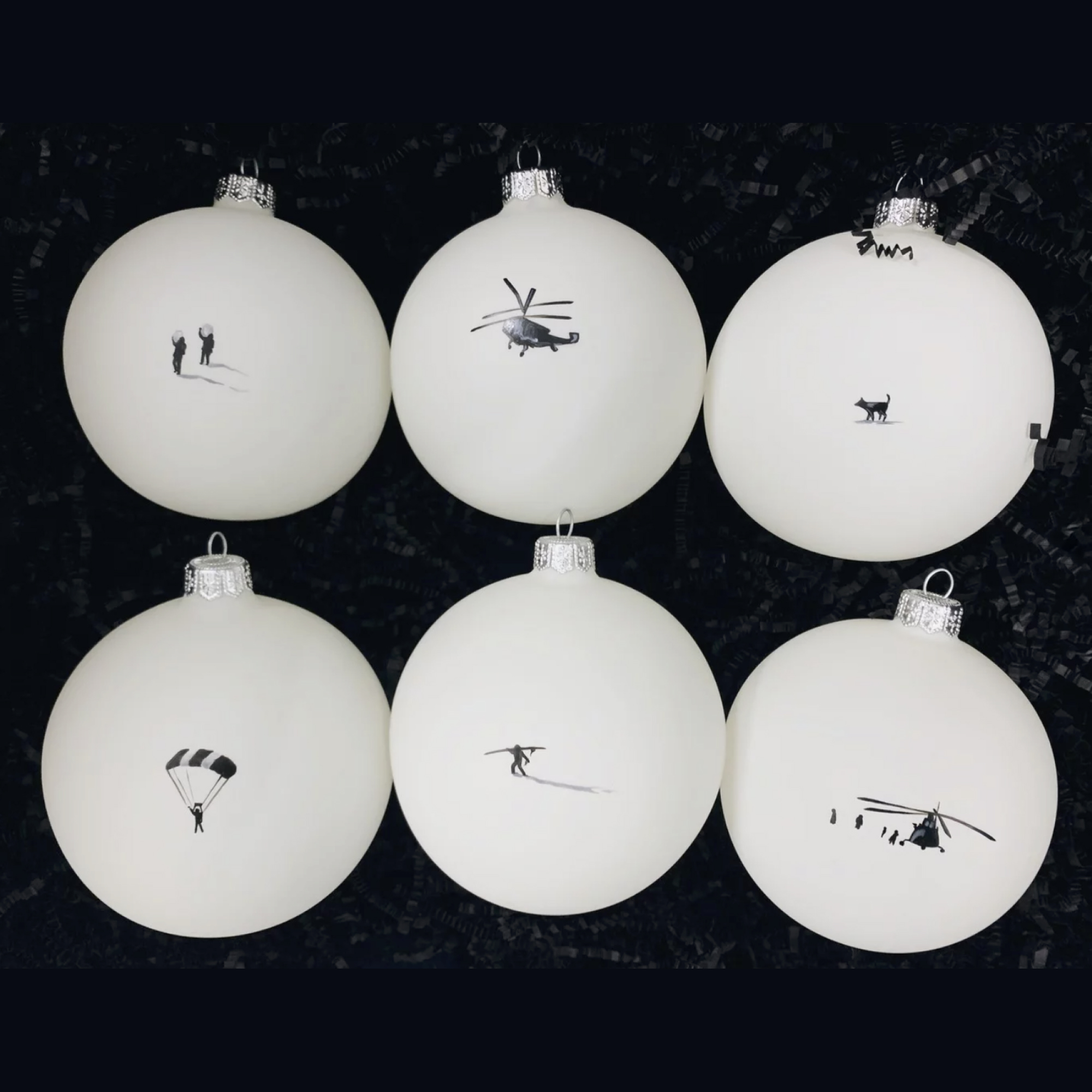 Цикл лекций, сферическое зеркало, настенный бутерброд с икрой: 20 арт-подарков себе и близким (фото 23)