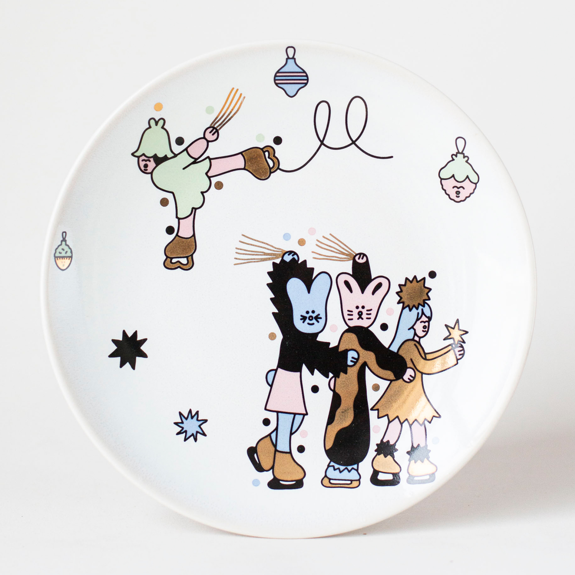 Цикл лекций, сферическое зеркало, настенный бутерброд с икрой: 20 арт-подарков себе и близким (фото 31)