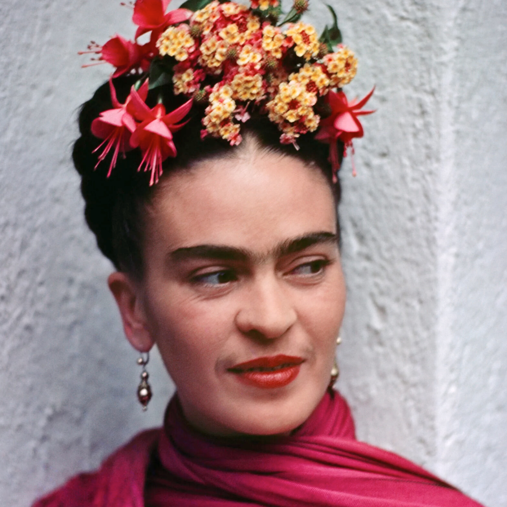 Цикл лекций, сферическое зеркало, настенный бутерброд с икрой: 20 арт-подарков себе и близким (фото 35)