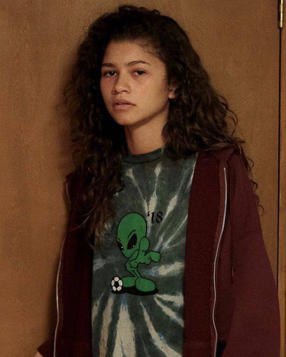 Футболка «Спаси и сохрани» и шапка в виде серпа с молотом: творчество Гоши Рубчинского в 10 фото (фото 9)