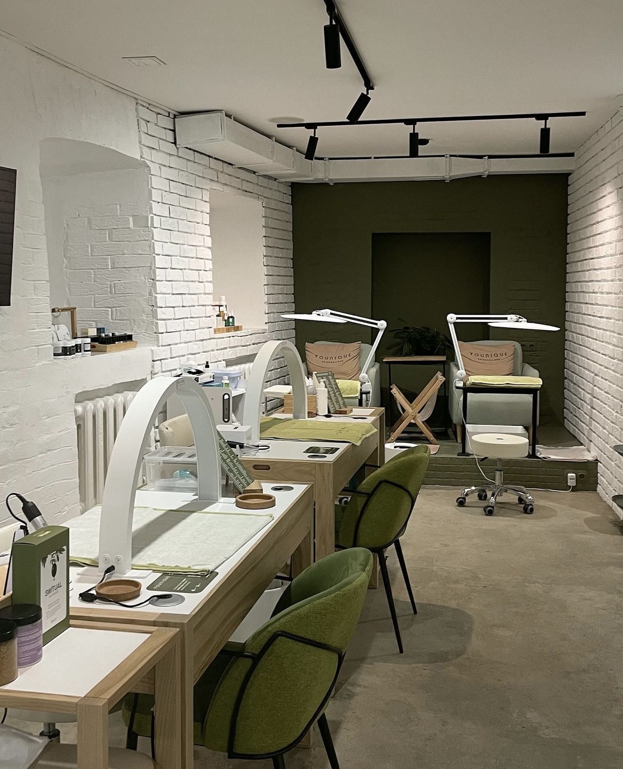 Новости салонов и клиник: кислотный пилинг, мезотерапия без уколов и уход для волос К18 (фото 16)