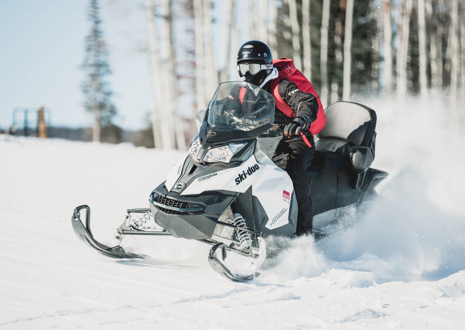 Сноукайтинг, купание в проруби и керлинг: зимние виды спорта для тех, кто не сидит на месте в новогодние праздники (фото 9)