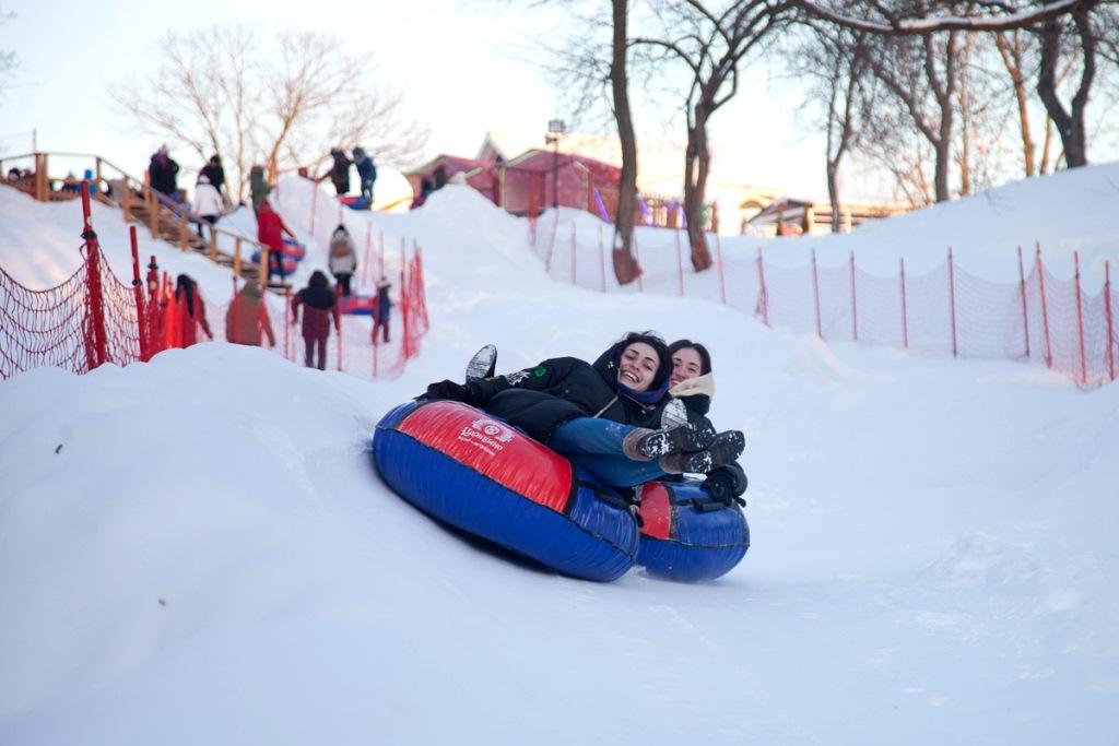 Сноукайтинг, купание в проруби и керлинг: зимние виды спорта для тех, кто не сидит на месте в новогодние праздники (фото 10)