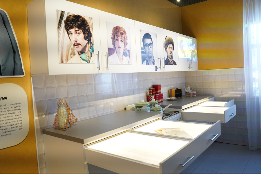 Выставка «Наши люди. Вселенная персонажей Леонида Гайдая» открылась в Музее кино (фото 7)