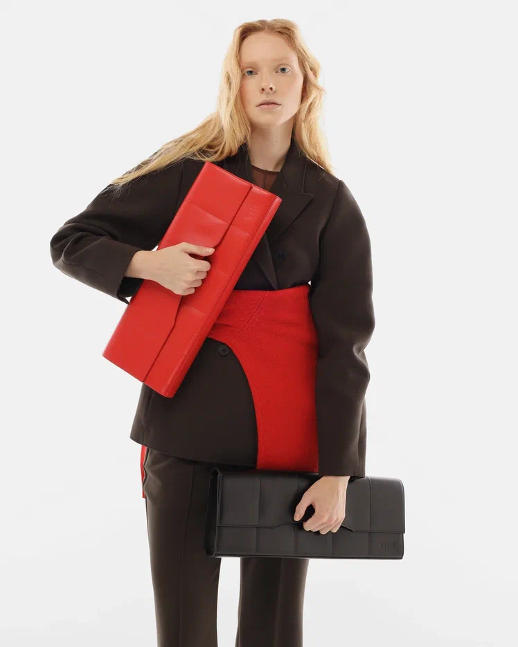 В России запустился бренд сумок THE (фото 10)