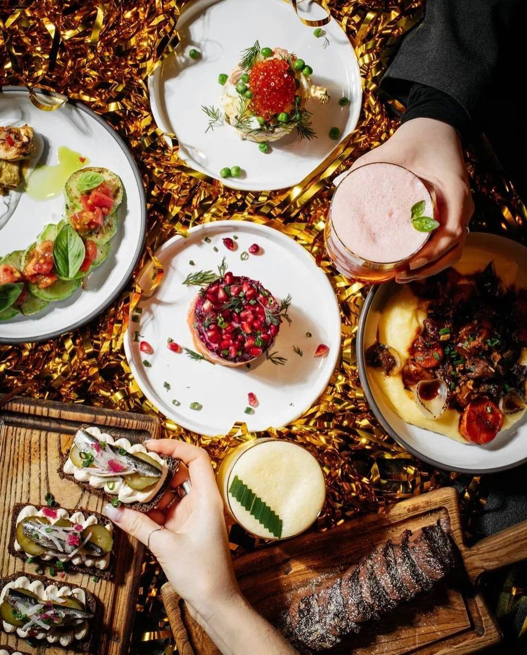 Заливная не рыба, сморреброд и эклеры с крабом: что и где заказать к новогоднему столу (фото 2)