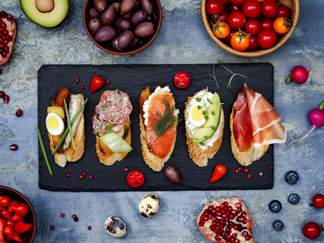 Заливная не рыба, сморреброд и эклеры с крабом: что и где заказать к новогоднему столу (фото 6)