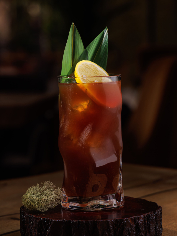 Малиновый джин-тоник и смородиновый сауэр: классные коктейли от шеф-бармена, которые легко повторить дома (18+) (фото 7)