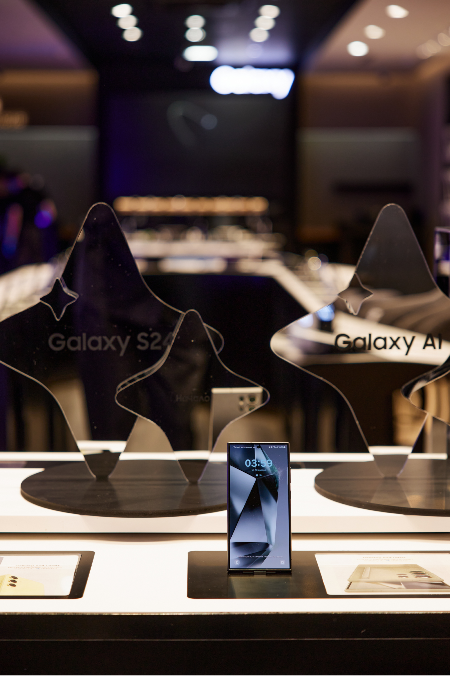 Владислав Лисовец, Евгений Чебатков и Нино Нинидзе на презентации Samsung Galaxy AI (фото 1)