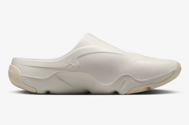 Nike выпустил резиновые сабо Jordan Roam (фото 5)