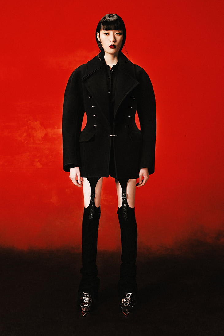 Mugler выпустил коллекцию pre-fall 2024 (фото 7)