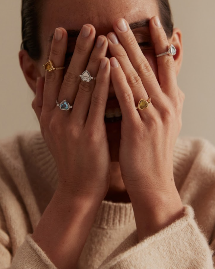 Ювелирный бренд Viva La Vika выпустил кольцо-перевертыш (фото 1)