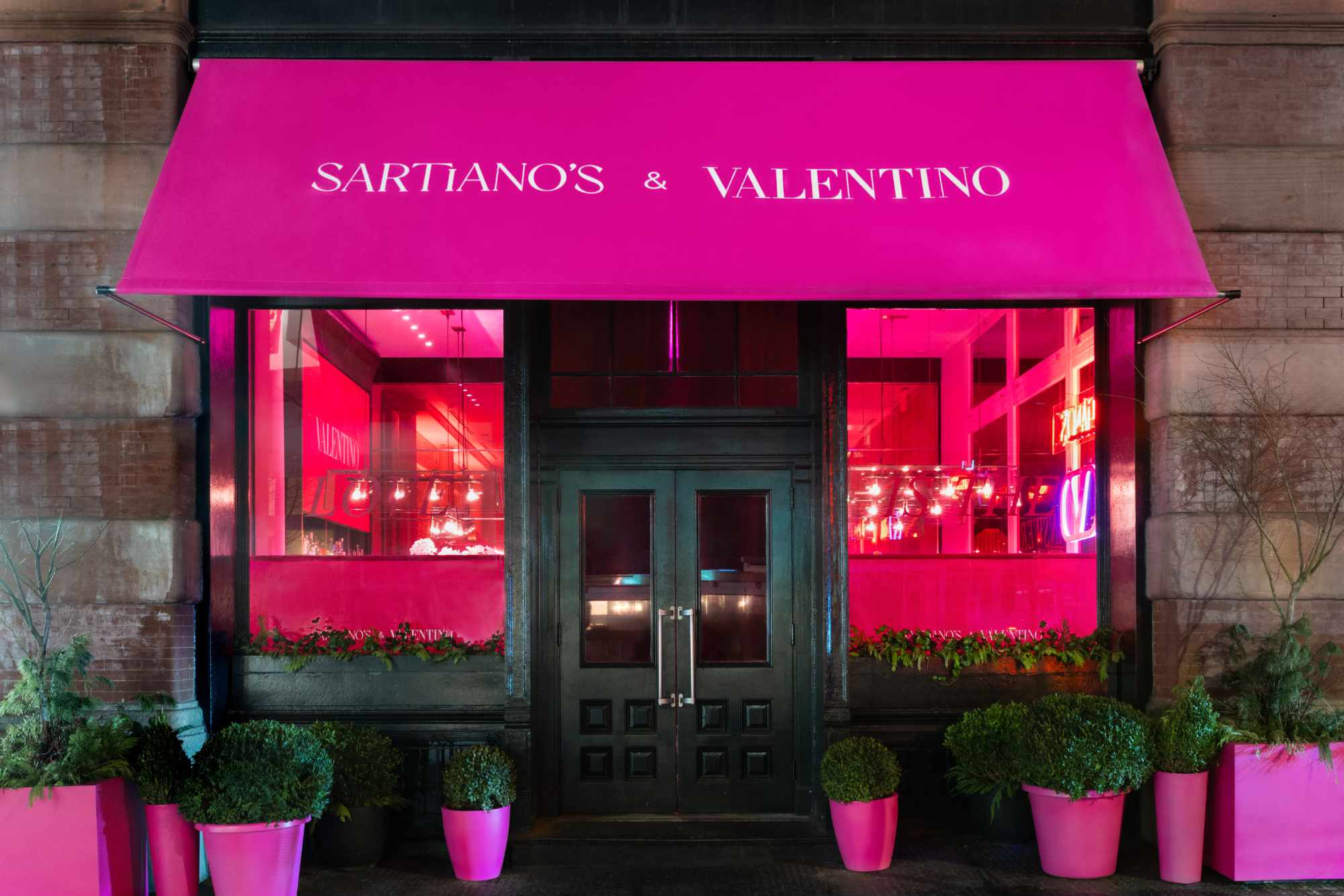 Valentino открыл pop-up-кафе в Нью-Йорке ко Дню святого Валентина (фото 2)