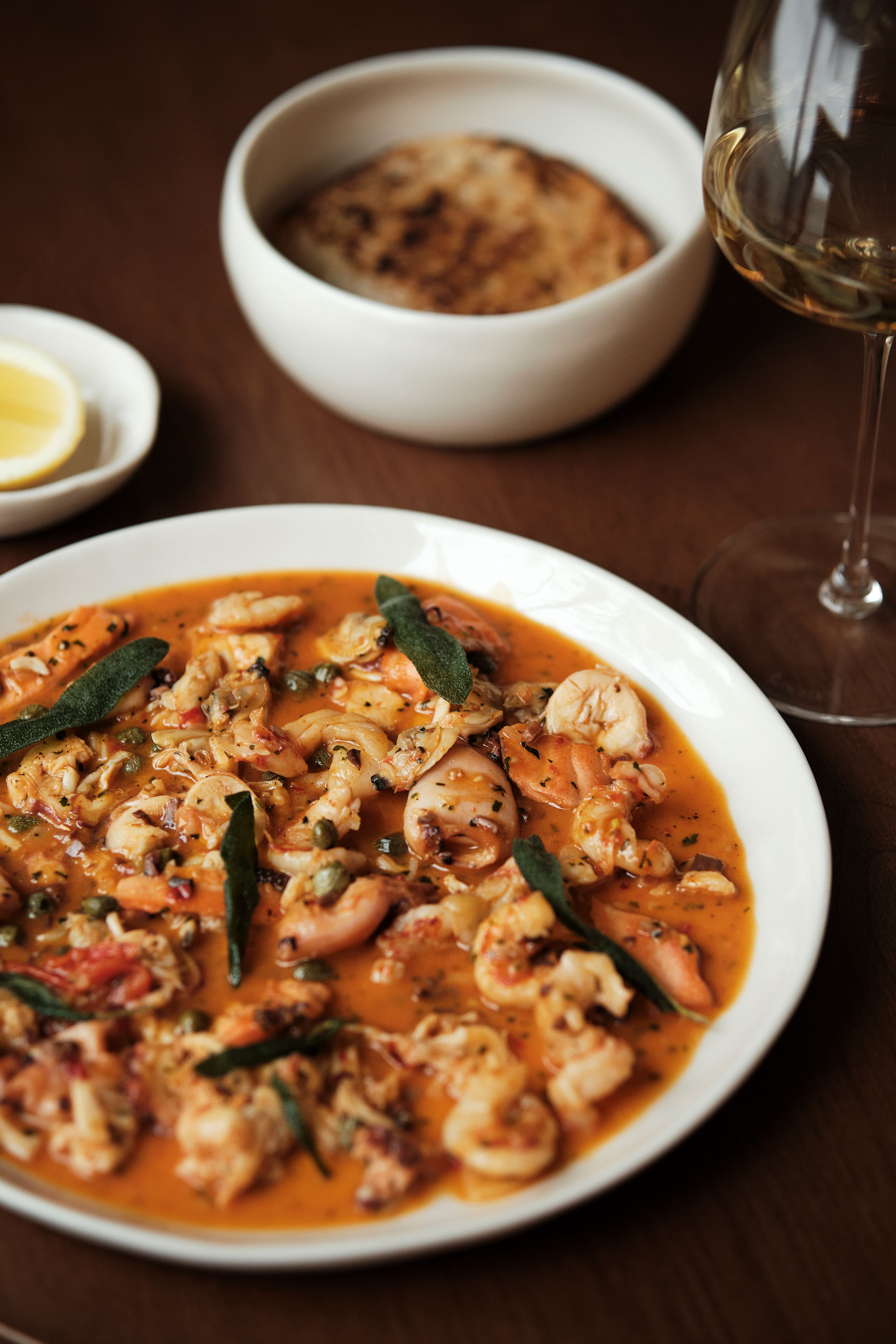 Новости ресторанов: даниш с кремом из арахиса и хурмой, открытие новоорлеанского поп-ап проекта и другие идеи на 14 февраля (фото 2)