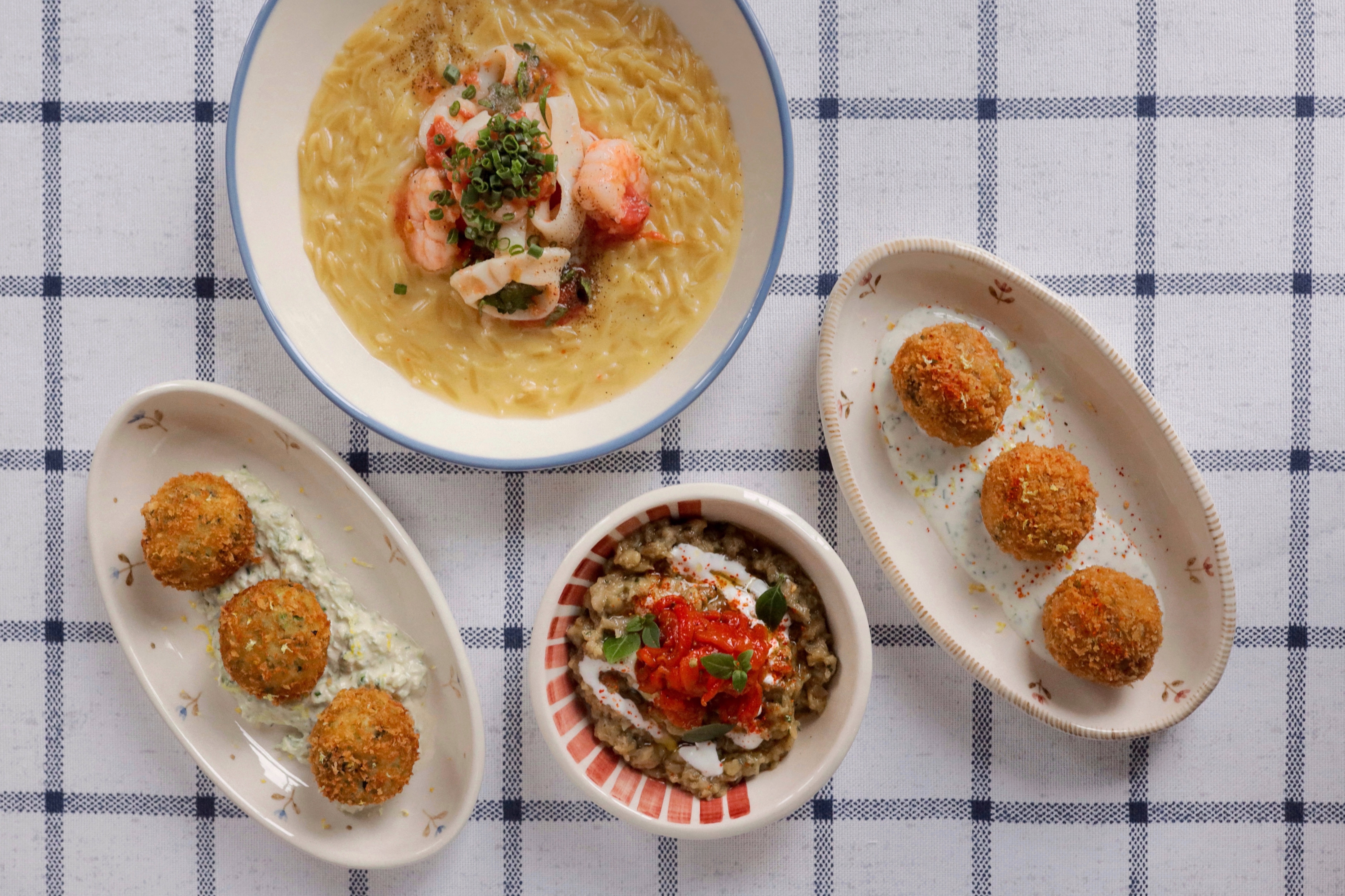 Новости ресторанов: даниш с кремом из арахиса и хурмой, открытие новоорлеанского поп-ап проекта и другие идеи на 14 февраля (фото 8)