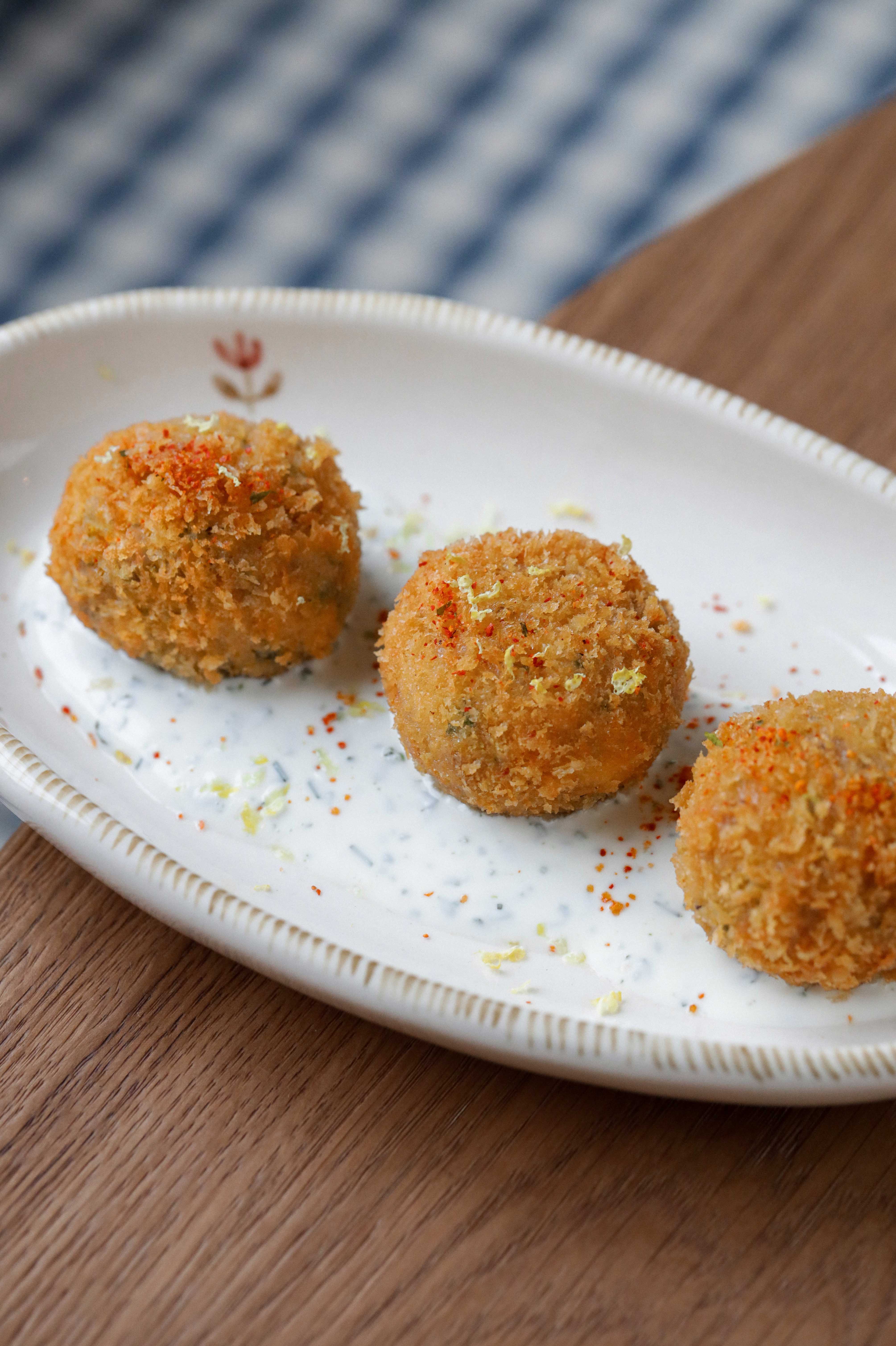 Новости ресторанов: даниш с кремом из арахиса и хурмой, открытие новоорлеанского поп-ап проекта и другие идеи на 14 февраля (фото 7)