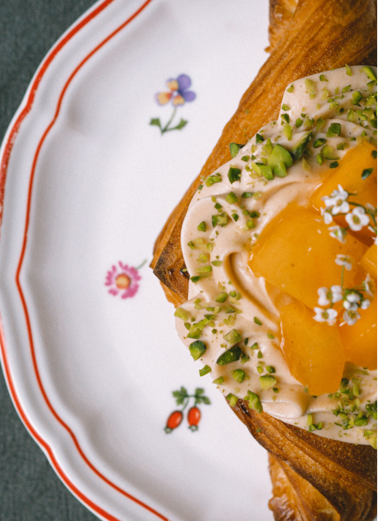 Новости ресторанов: даниш с кремом из арахиса и хурмой, открытие новоорлеанского поп-ап проекта и другие идеи на 14 февраля (фото 12)