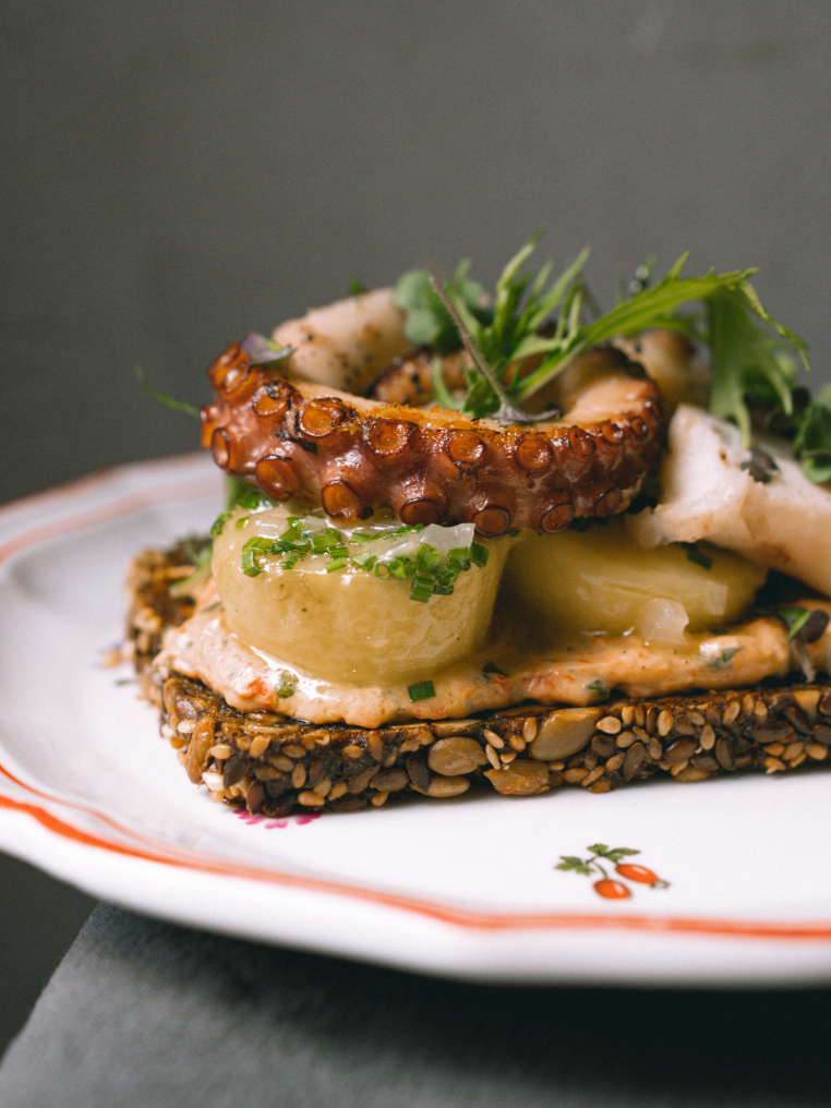 Новости ресторанов: даниш с кремом из арахиса и хурмой, открытие новоорлеанского поп-ап проекта и другие идеи на 14 февраля (фото 13)