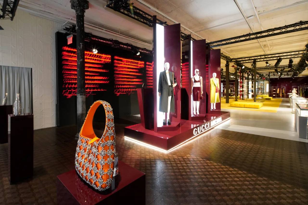 Gucci празднует поступление в продажу дебютной коллекции Сабато де Сарно (фото 1)