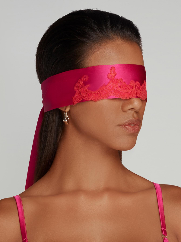 Сумки, кожаный галстук и валентинки со смыслом: подарки для самых-самых на День всех влюбленных (фото 6)