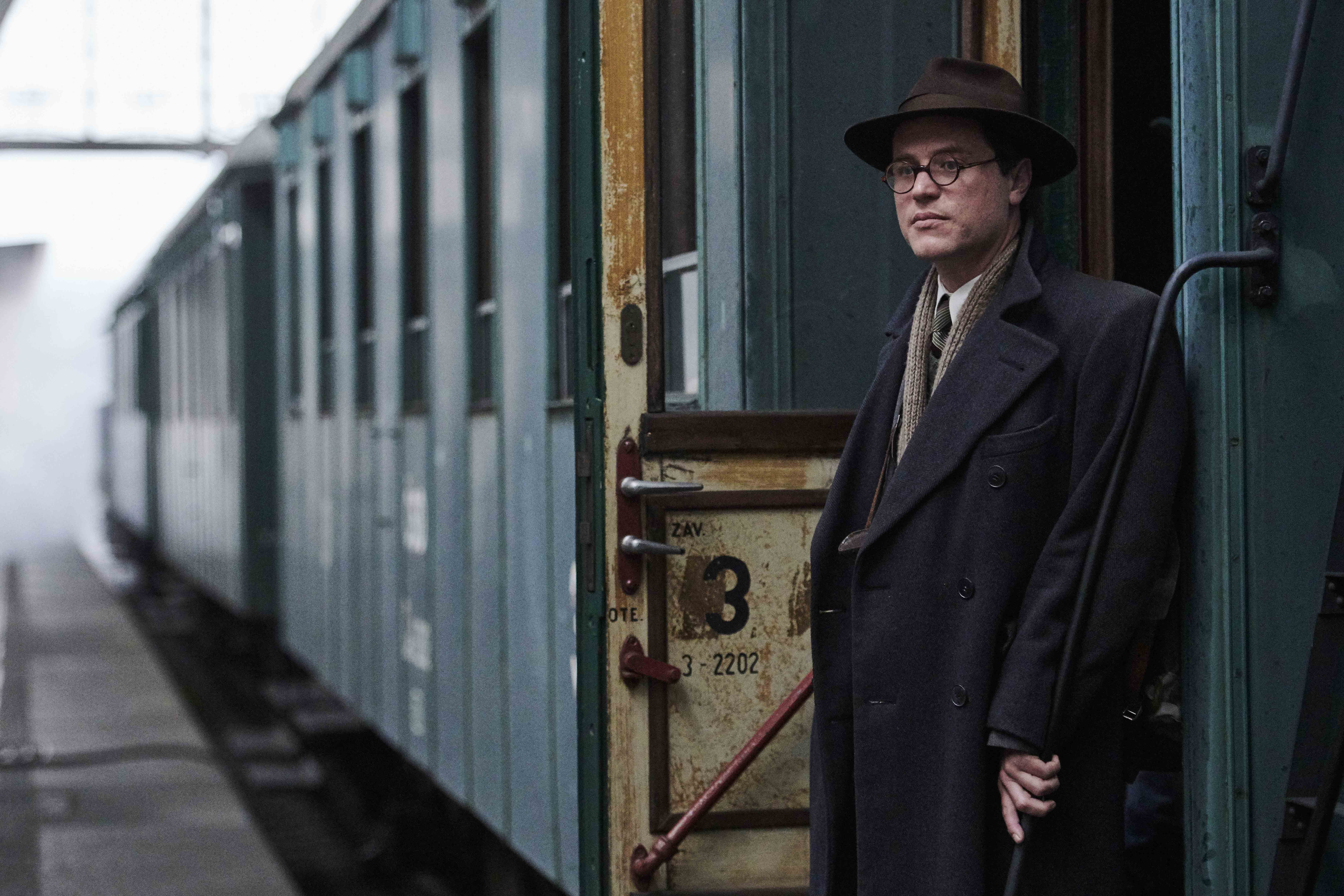 «Одна жизнь»: 5 причин смотреть новый байопик с Энтони Хопкинсом (фото 3)