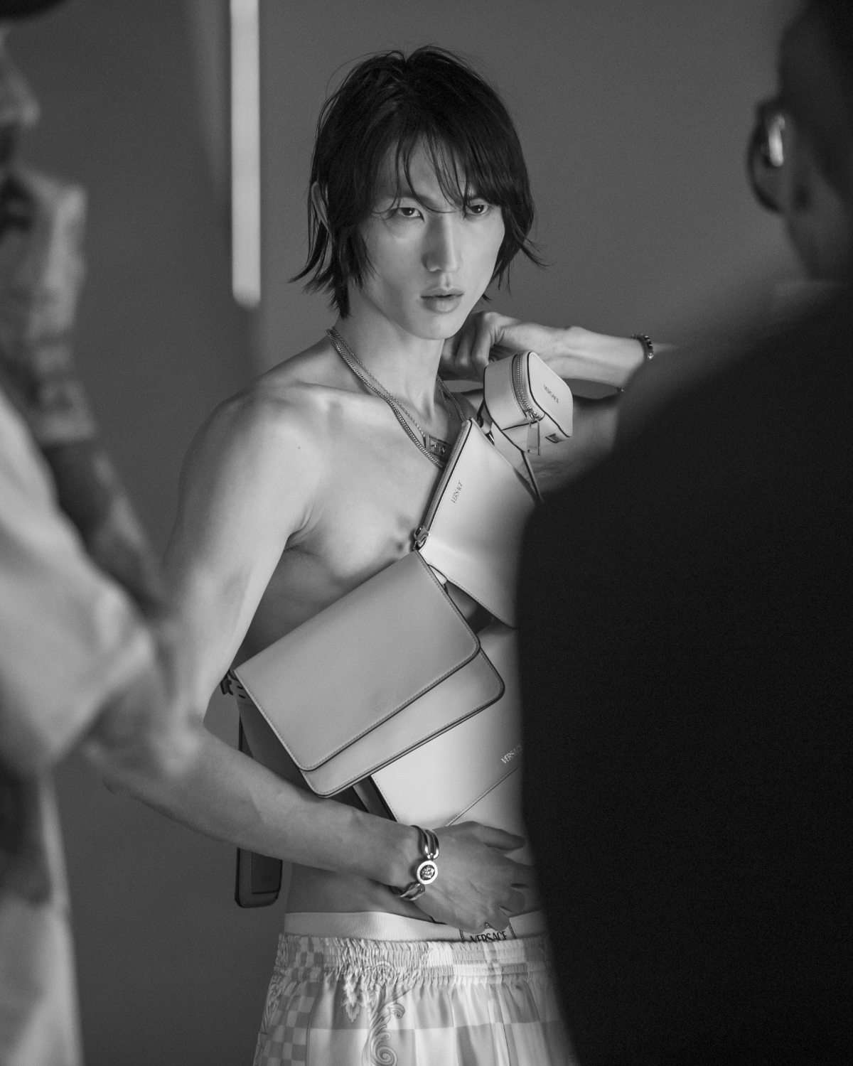 Клаудия Шиффер стала лицом весенней кампании Versace (фото 10)