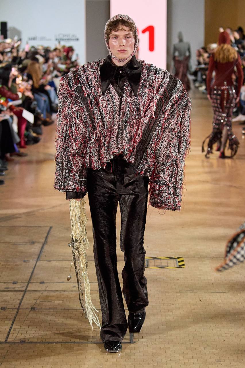 Выпускники Central Saint Martins показали осенние коллекции (фото 9)