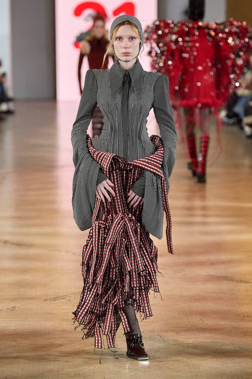 Выпускники Central Saint Martins показали осенние коллекции (фото 8)