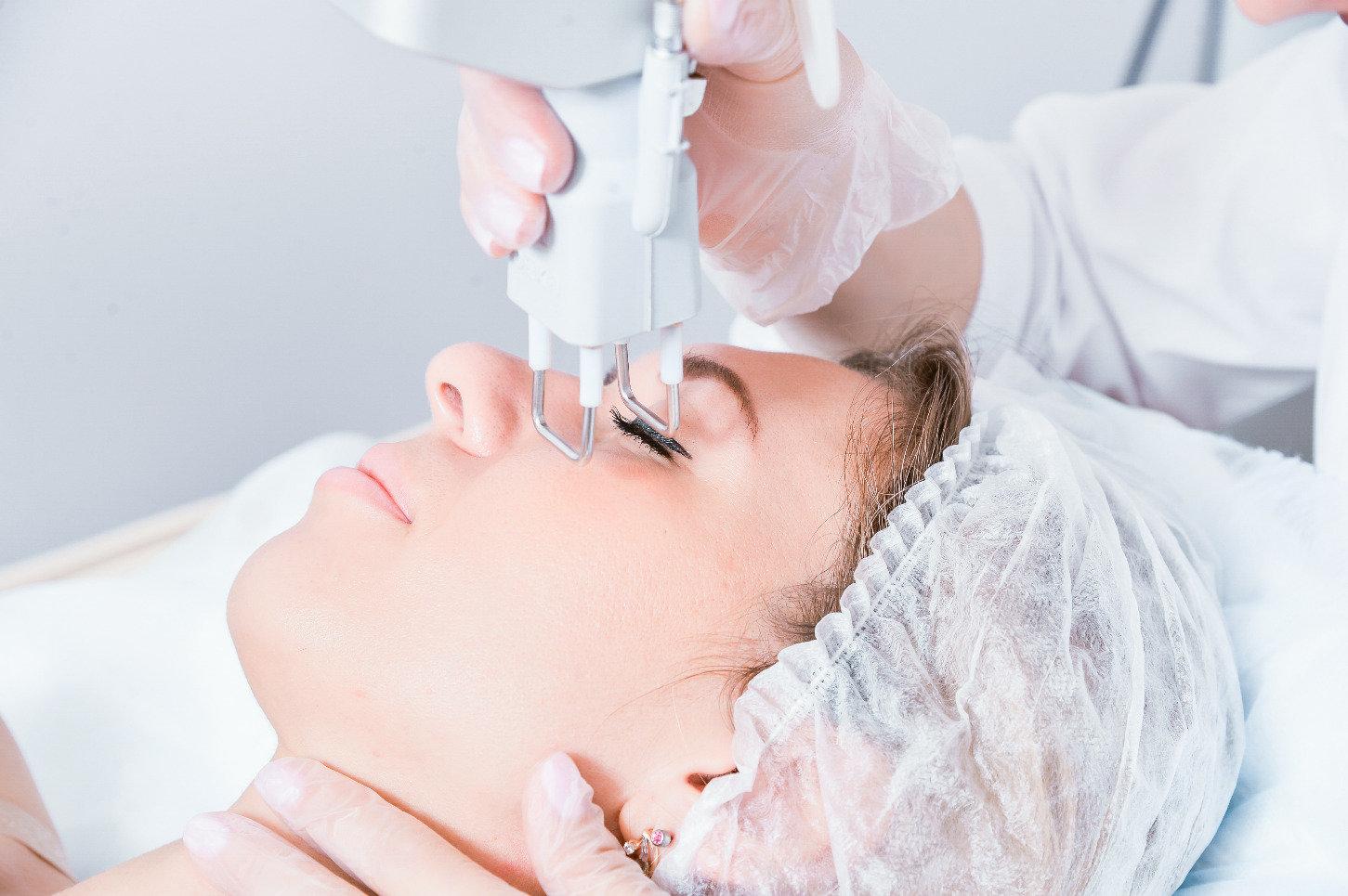 Рубцы постакне: как убрать шрамы на коже лица? Обсудили с экспертом (фото 3)