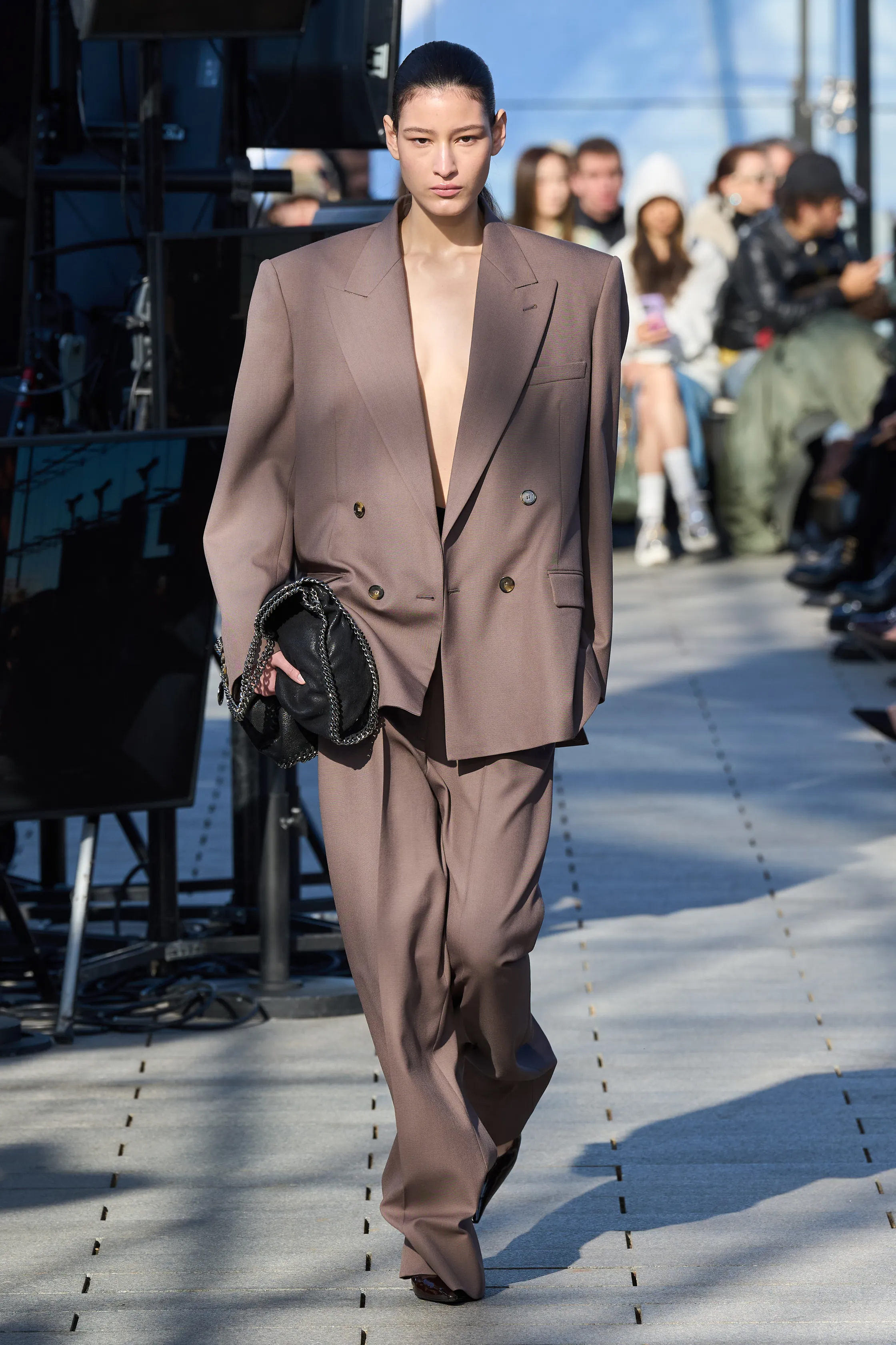 Итоги Недели моды в Париже — 7 трендов, которыми запомнился осенне-зимний сезон 2024 (фото 25)