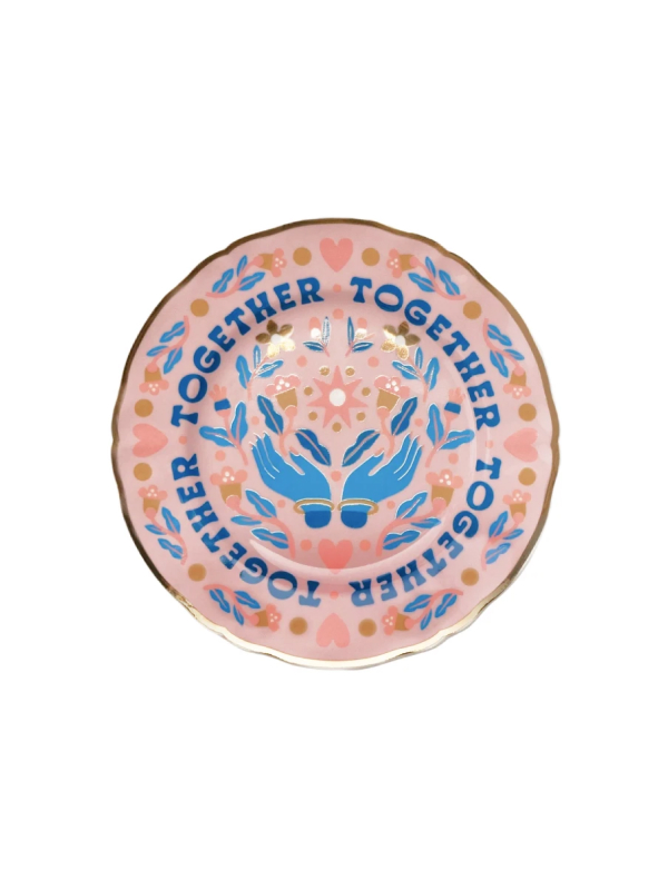 Ваза, набор свечей и фото с автографом Кельвина Кляйна: лайфстайл-подарки к 8 Марта (фото 8)