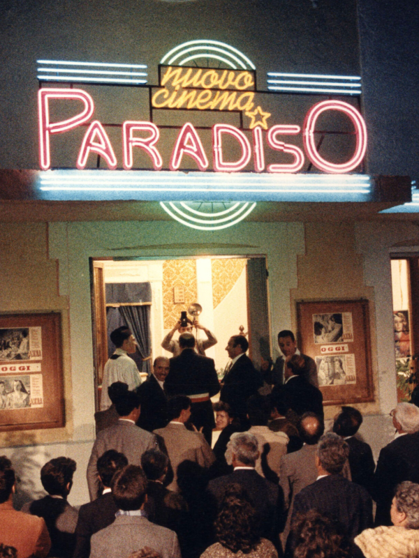 Ваза, набор свечей и фото с автографом Кельвина Кляйна: лайфстайл-подарки к 8 Марта (фото 4)