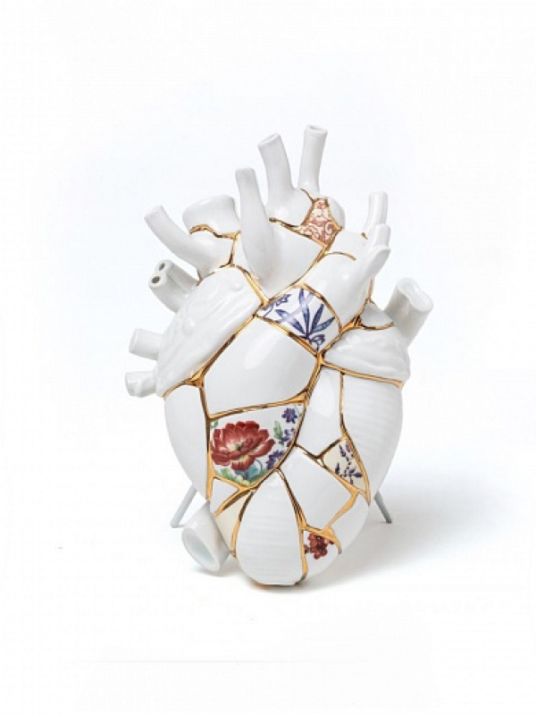 Ваза, набор свечей и фото с автографом Кельвина Кляйна: лайфстайл-подарки к 8 Марта (фото 1)