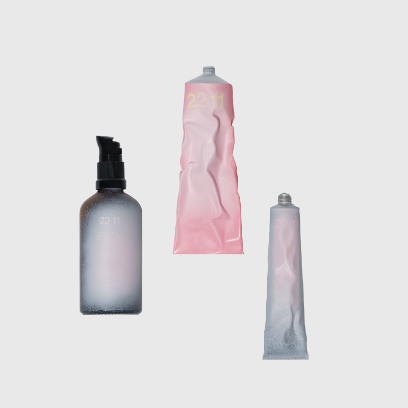 Розовый бьюти-бокс, духи во флаконе с подвязкой и еще 7 косметических подарков на 8 Марта (фото 1)